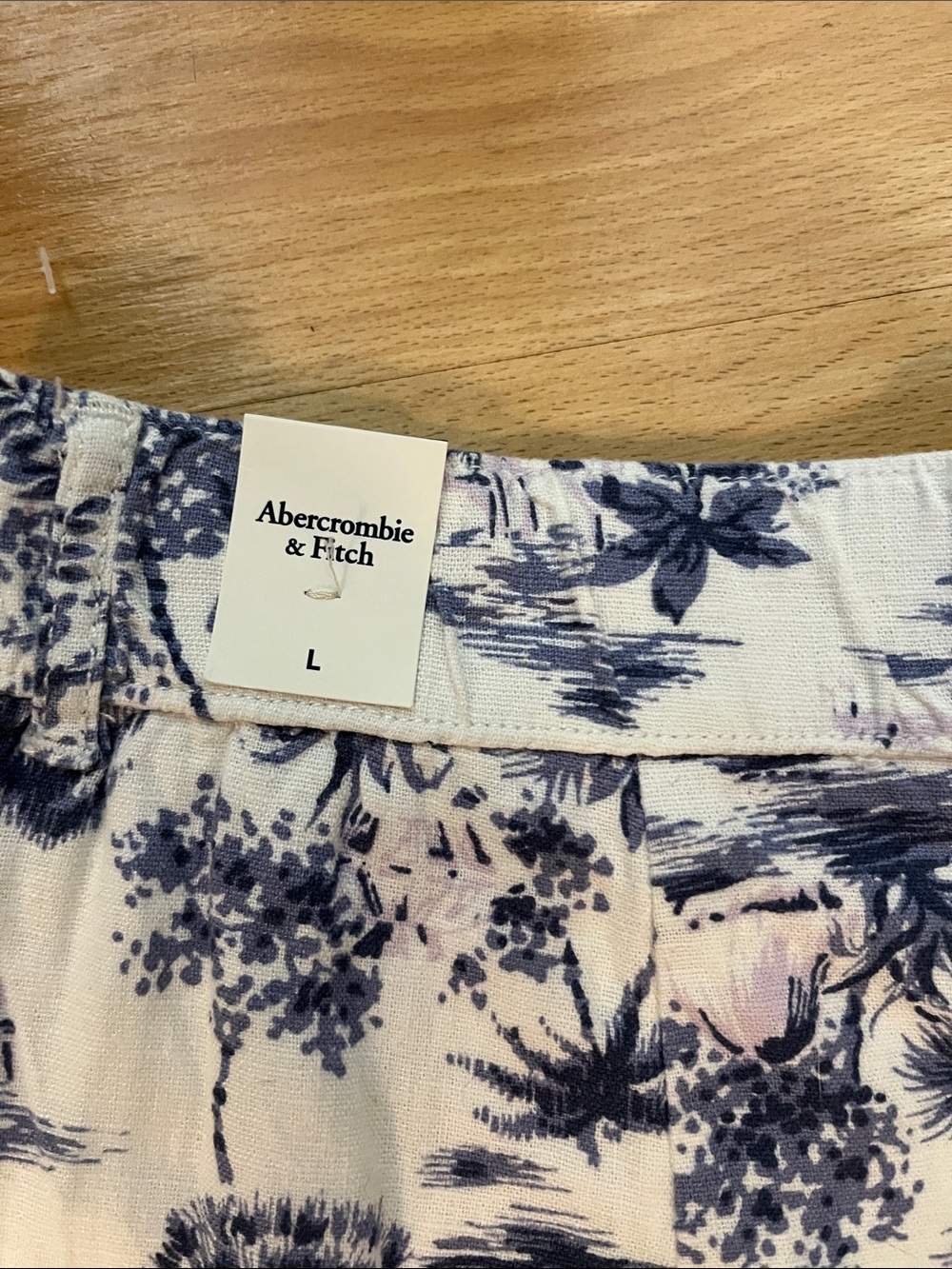 Abercrombie & Fitch Tropical Print High-Waist Bermuda Shorts - Navy White NWT L - Picture 3 of 12